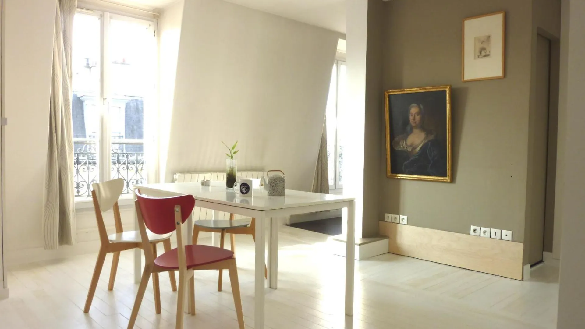 3 Rooms Apartment Business Rooftop View To Montmartre Paris France