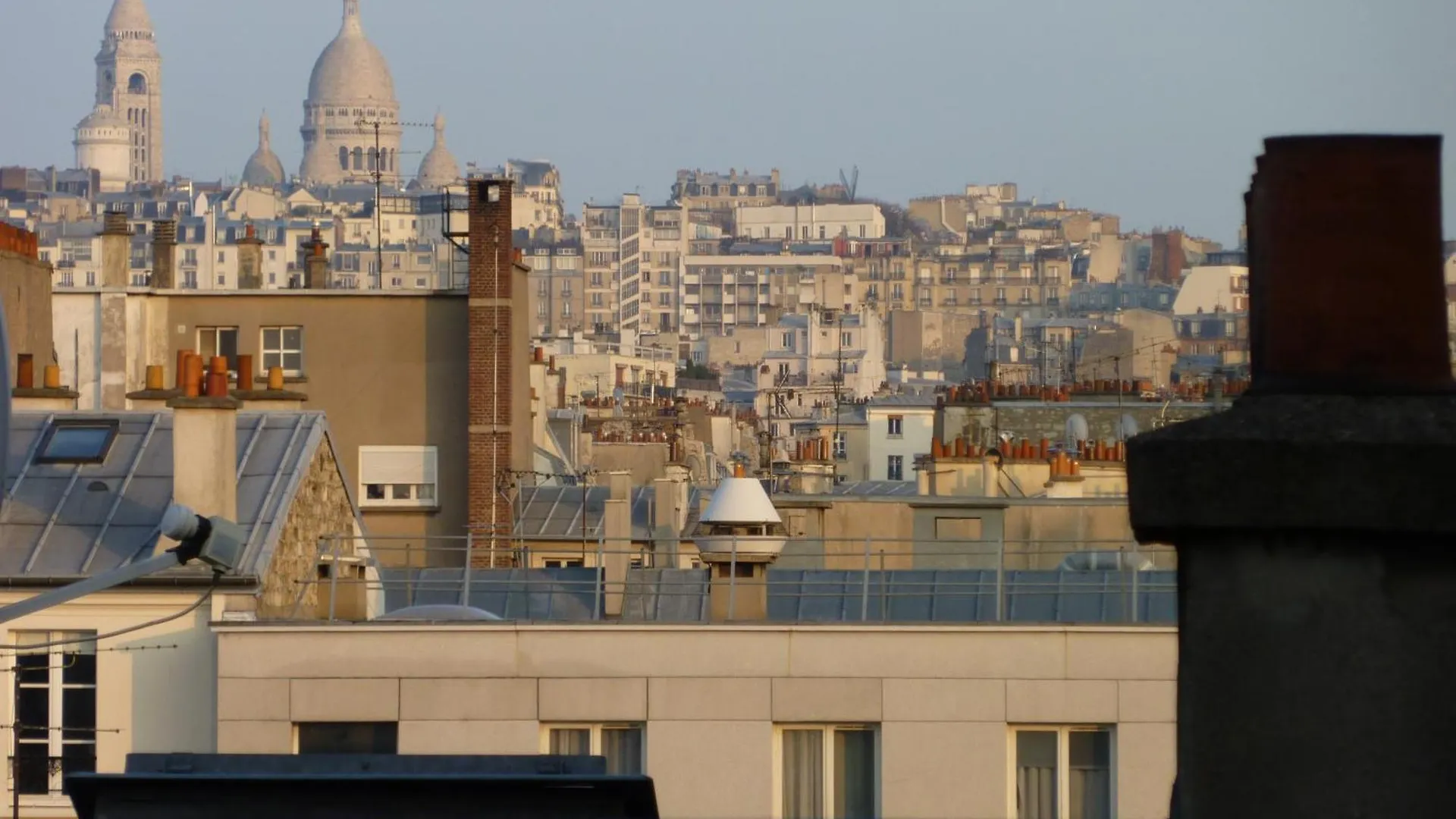 3 Rooms Apartment Business Rooftop View To Montmartre Paris