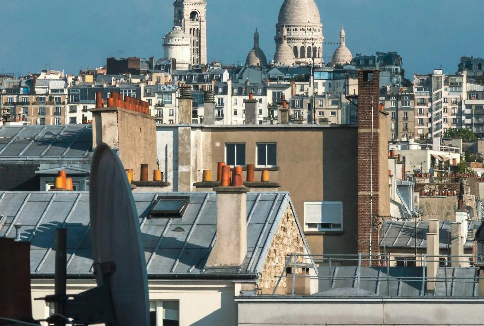 3 Rooms Apartment Business Rooftop View To Montmartre Paris